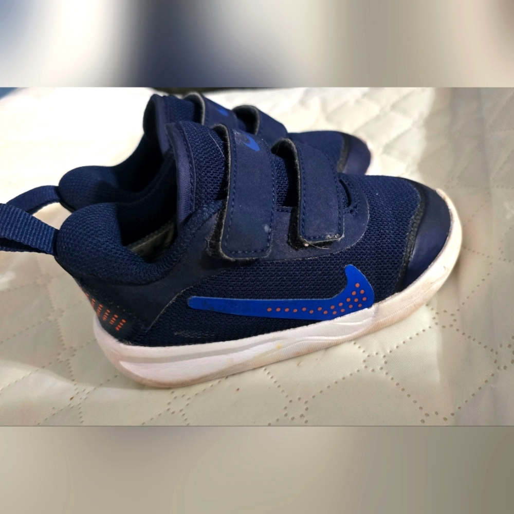 Nike Toddler Boys Blue Tennis Siz 6C
